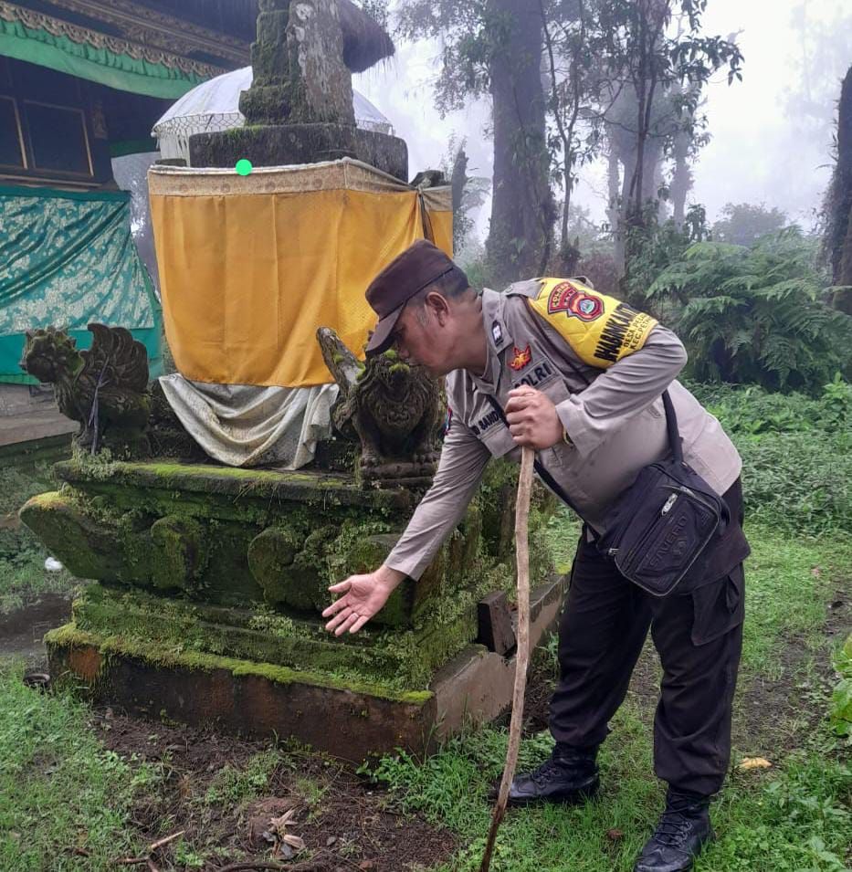 podiumnews.com-Pelinggih Pura Puncak Mangu Dibobol Maling